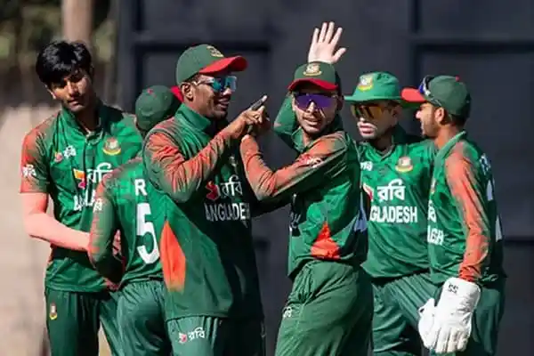 বাংলাদেশ ক্রিকেট দলের খেলোয়াড়রা মাঠে অনুশীলন করছে. Channel i News - চ্যানেল আই নিউজ
