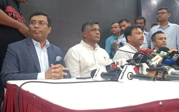 প্রধান বক্তা ও অতিথিরা সংবাদ সম্মেলনে অংশগ্রহণ করছেন. Channel i News - চ্যানেল আই নিউজ