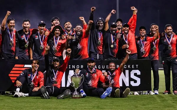বাংলাদেশ ক্রিকেট দল চ্যাম্পিয়ন ট্রফি নিয়ে উল্লাস করছে. Channel i News - চ্যানেল আই নিউজ
