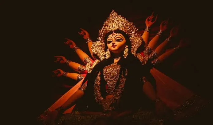 শারদীয় দুর্গোৎসবের প্রতিমা বিসর্জনের দৃশ্য, দেবীর বিভিন্ন মুখ ও হাতের অংশ দেখা যাচ্ছে. Channel i News - চ্যানেল আই নিউজ