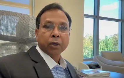 গোলাম মোর্তোজা সাংবাদিকের সঙ্গে সাক্ষাৎকারে কথা বলছেন. Channel i News - চ্যানেল আই নিউজ