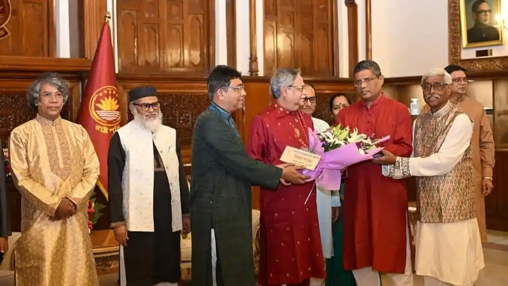 রাষ্ট্রপতির সঙ্গে হিন্দু ধর্মাবলম্বীদের শুভেচ্ছা বিনিময় ছবি. Channel i News - চ্যানেল আই নিউজ