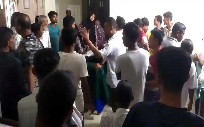 বাগেরহাটে ট্রাকের ধাক্কায় নারী নিহতের ঘটনায় আলোচনা চলছে. Channel i News - চ্যানেল আই নিউজ