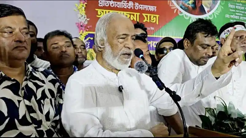 শেখ হাসিনা ভাষণে বক্তৃতা দিচ্ছেন, জনসমাগমের মাঝে. Channel i News - চ্যানেল আই নিউজ
