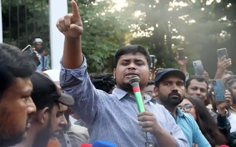 শিক্ষকদের আন্দোলনে সংহতি জানাতে শহীদ মিনারে এনসিপি নেতারা. Channel i News - চ্যানেল আই নিউজ