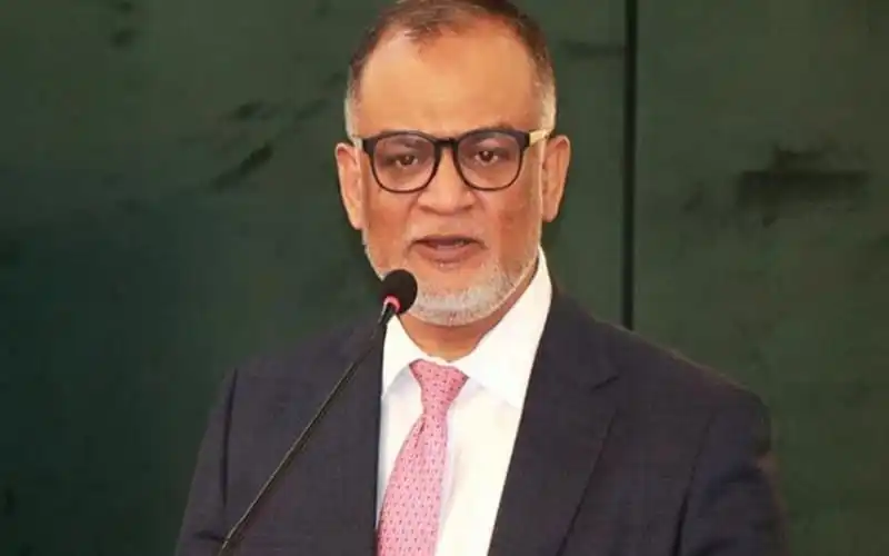 বাংলাদেশের অর্থনৈতিক উন্নয়নে বক্তা বক্তব্য দিচ্ছেন. Channel i News - চ্যানেল আই নিউজ