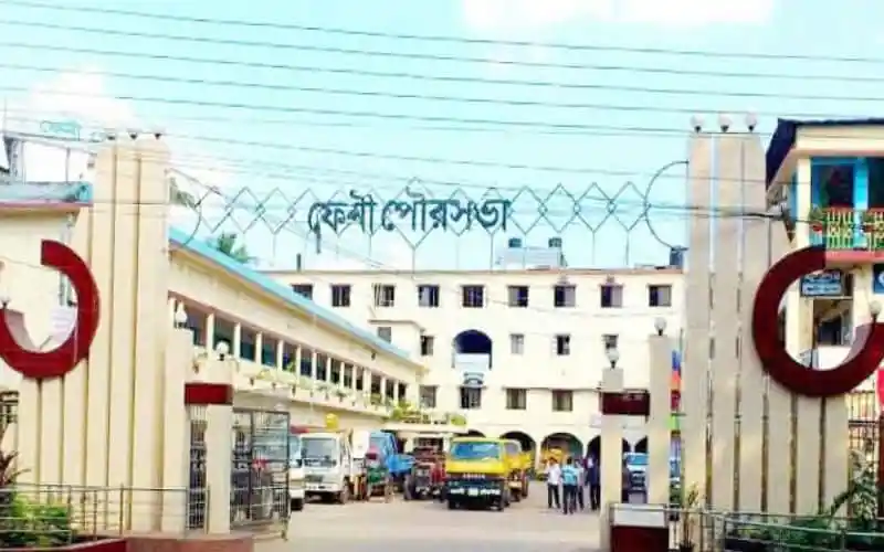 ফেনী পৌরসভা ভবনের প্রধান গেটের ছবি, বাংলাদেশ. Channel i News - চ্যানেল আই নিউজ