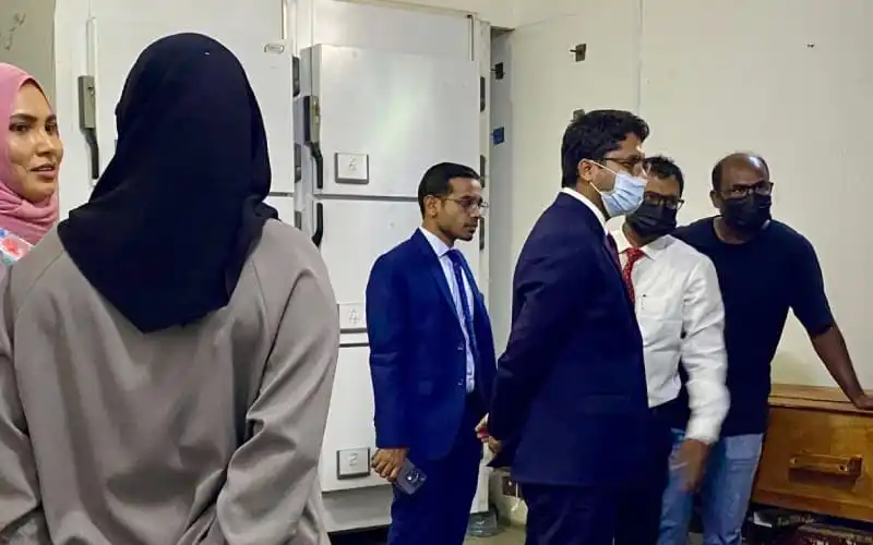 বাংলাদেশি প্রতিনিধিরা মরদেহ হিমাগারে দেখছেন, হাইকমিশনার উপস্থিত. Channel i News - চ্যানেল আই নিউজ
