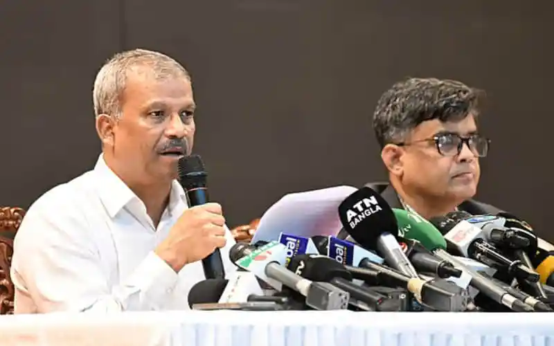 বাংলাদেশের একজন নেতা গণপ্রতিনিধিত্ব অধ্যাদেশের পক্ষে বক্তব্য দিচ্ছেন. Channel i News - চ্যানেল আই নিউজ