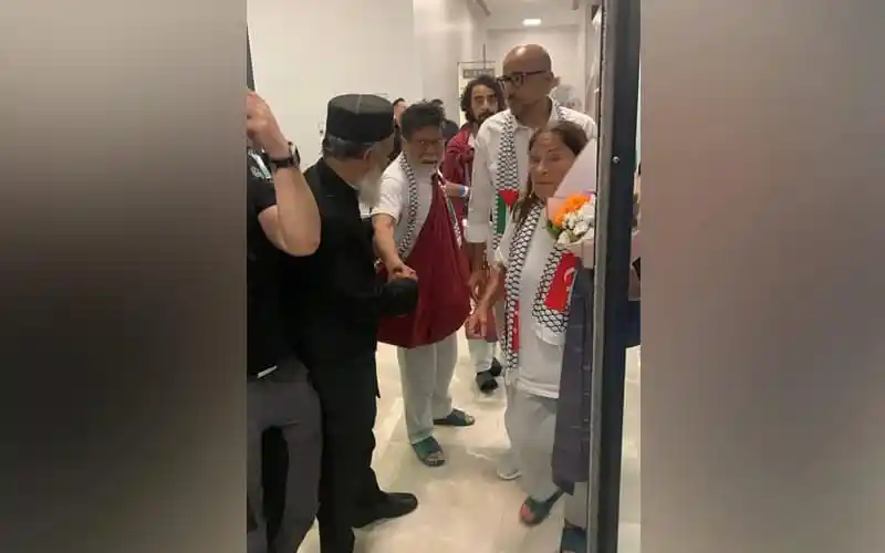 ইসরায়েলি কারাগার থেকে মুক্ত শহিদুল আলম তুরস্কে পৌঁছেছেন. Channel i News - চ্যানেল আই নিউজ