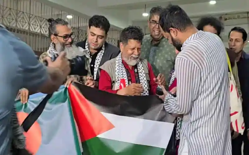 শহিদুল আলম দেশে ফিরেছেন, তার স্বাগত জানাচ্ছেন অনেকে।. Channel i News - চ্যানেল আই নিউজ