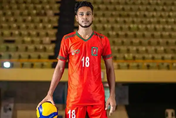 বাংলাদেশের কাবা কাপ ভলিবল দলের খেলোয়াড়, জার্সিতে নম্বর ১৮, পজিশনে প্রস্তুত. Channel i News - চ্যানেল আই নিউজ