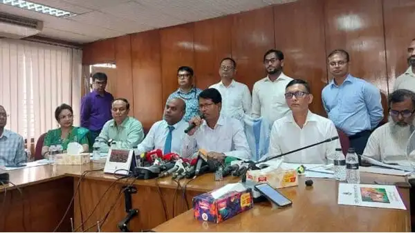 শিক্ষাবিষয়ক আলোচনা সভায় বক্তারা ও উপস্থিত অতিথিরা. Channel i News - চ্যানেল আই নিউজ