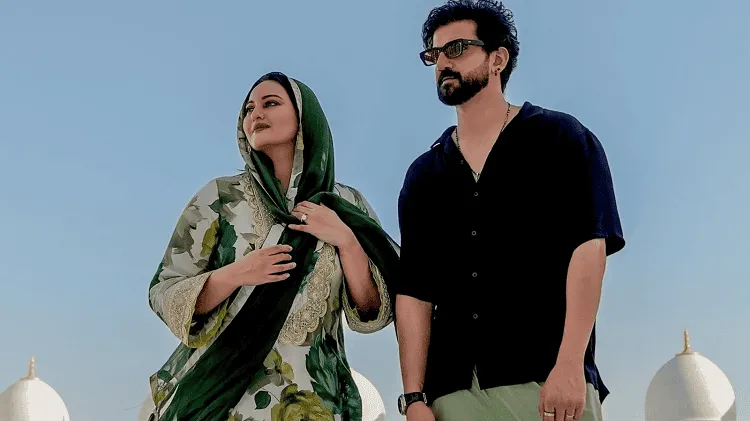 দীপিকার পর সোনাক্ষীর ছবি, উজ্জ্বল আকাশের নিচে দুই তারকা. Channel i News - চ্যানেল আই নিউজ