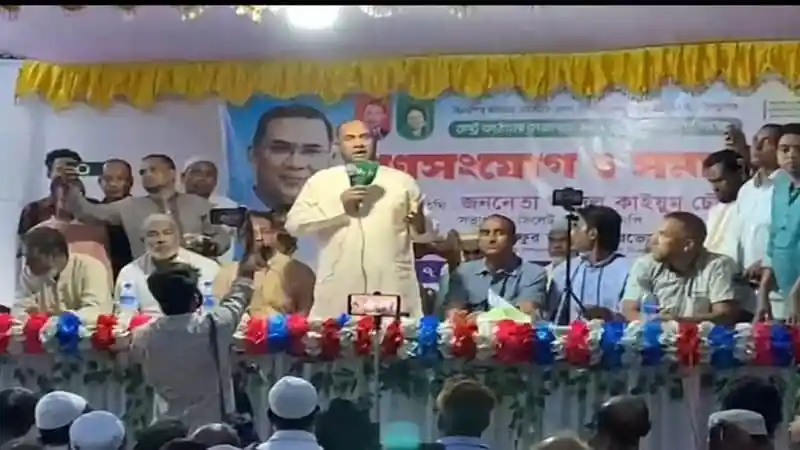 কাইয়ুম চৌধুরী বক্তৃতা দিচ্ছেন জনসভায়, পাশে নেতাকর্মীরা. Channel i News - চ্যানেল আই নিউজ