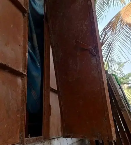 পাথরঘাটায় আওয়ামী লীগ নেতাদের বাড়িতে হামলা ও ভাঙচুর. Channel i News - চ্যানেল আই নিউজ