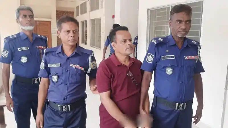 বরিশালে আদালত প্রাঙ্গণে স্বামীর মৃত্যুদণ্ডের রায় প্রদান. Channel i News - চ্যানেল আই নিউজ