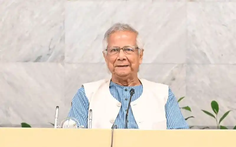 প্রধান অতিথি বক্তৃতা দিচ্ছেন, বাংলায় ভাষণ দিচ্ছেন একজন প্রবীণ ব্যক্তি. Channel i News - চ্যানেল আই নিউজ