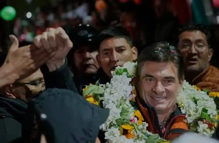 বলিভিয়ার নির্বাচিত প্রেসিডেন্ট রদ্রিগো পাজের শুভেচ্ছা ও উল্লাসের ছবি. Channel i News - চ্যানেল আই নিউজ