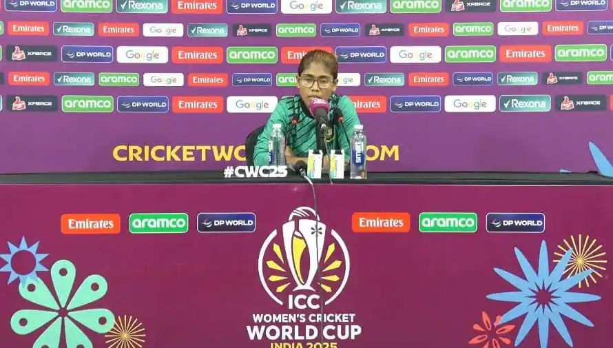 ফাহিমা সাংবাদিক সম্মেলনে বক্তব্য দিচ্ছেন, নারী ক্রিকেটার. Channel i News - চ্যানেল আই নিউজ