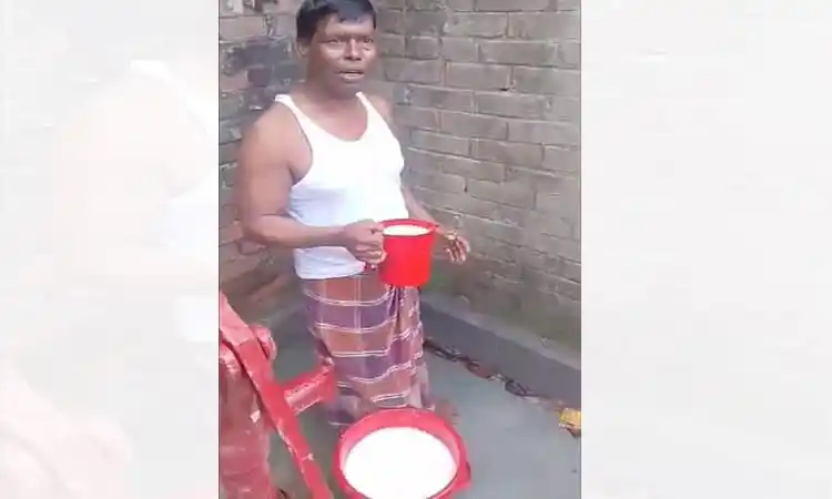 গোসলের জন্য দুধ দিয়ে প্রস্তুত স্বামী ও স্ত্রী. Channel i News - চ্যানেল আই নিউজ