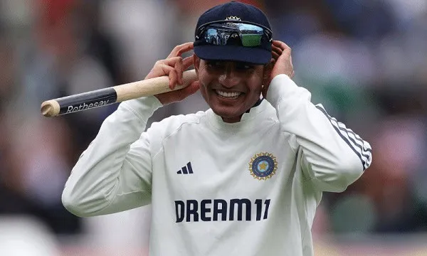 ভারতের ক্রিকেটার গিল হাসিমুখে ক্যাপ পরেছেন ও ব্যাট হাতে ধরা. Channel i News - চ্যানেল আই নিউজ