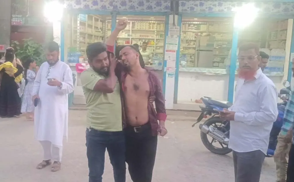 নোয়াখালীতে সংঘর্ষে আহত দুই ব্যক্তি, পুলিশ ও জনতা উপস্থিত. Channel i News - চ্যানেল আই নিউজ