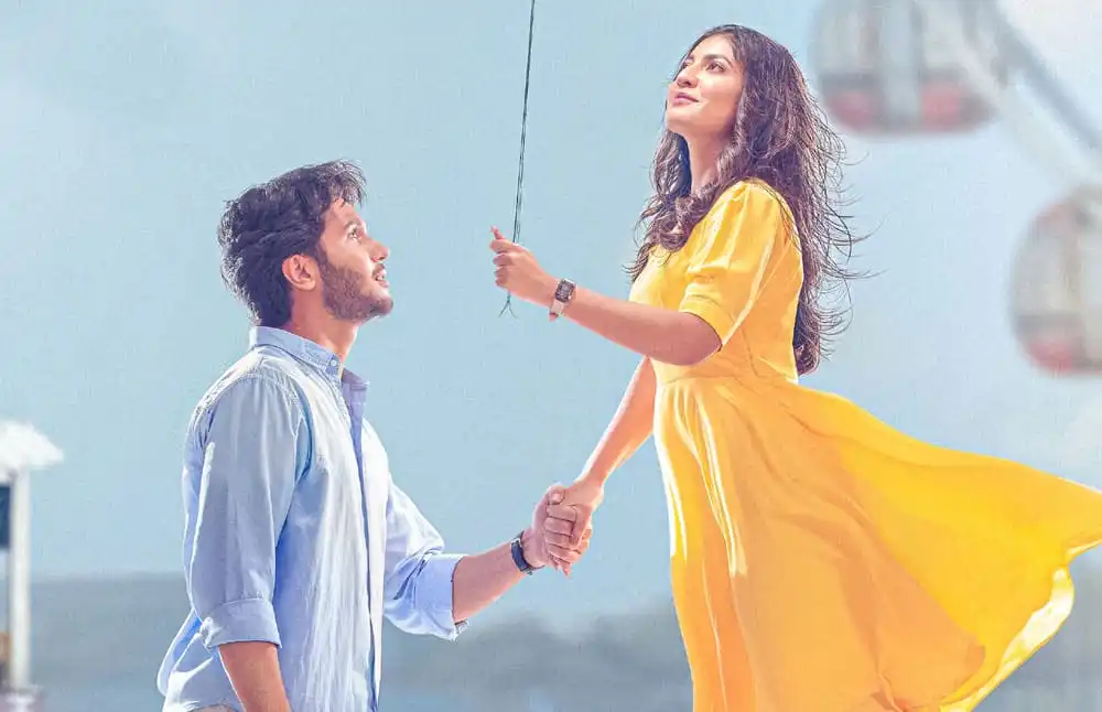 প্রেমিক প্রেমিকা হাতে হাত ধরে প্রেমের মুহূর্ত উপভোগ করছে. Channel i News - চ্যানেল আই নিউজ