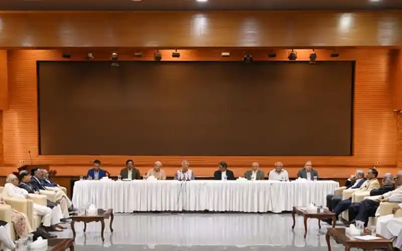 রাজনৈতিক দলগুলোর সঙ্গে বৈঠকে জাতীয় ঐকমত্য কমিশন. Channel i News - চ্যানেল আই নিউজ