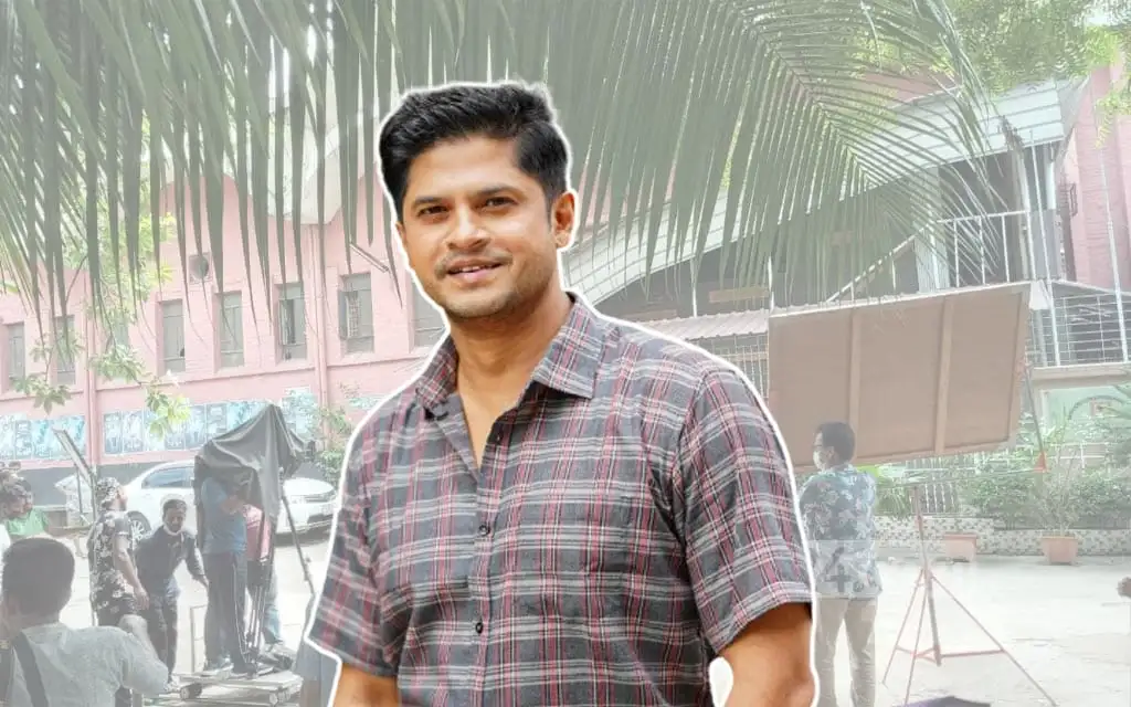 নাটকের সেটে একজন অভিনেতা বা কলাকুশলী দাঁড়িয়ে আছেন. Channel i News - চ্যানেল আই নিউজ