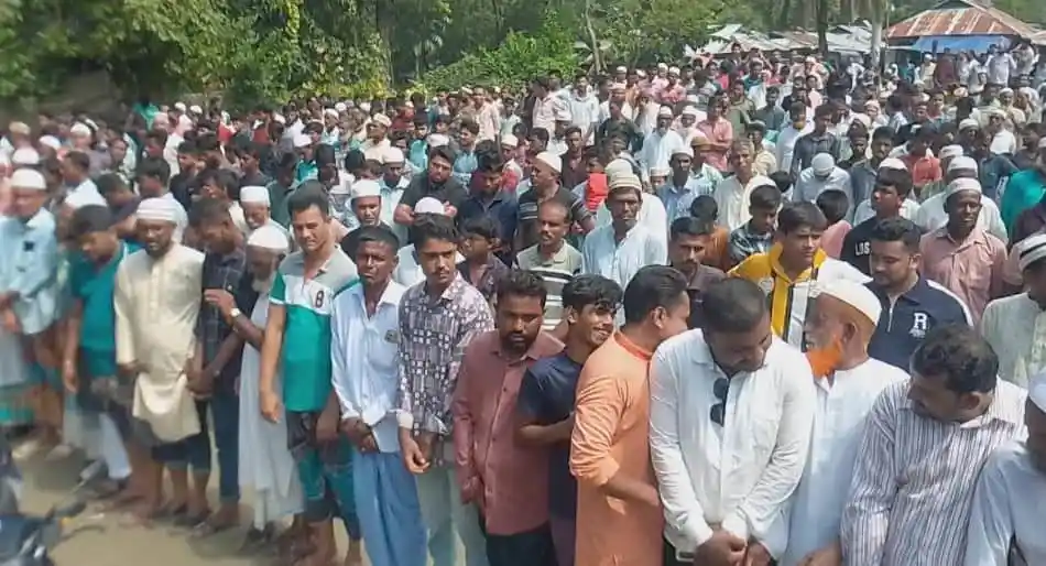 শোকপ্রকাশে হাজার হাজার মানুষ প্রবাসীদের দাফন অনুষ্ঠানে অংশগ্রহণ. Channel i News - চ্যানেল আই নিউজ
