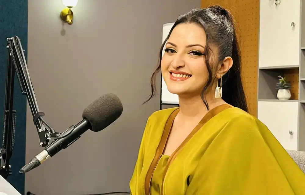 প্রেস কনফারেন্সে নারী বক্তা হাসিমুখে কথা বলছেন. Channel i News - চ্যানেল আই নিউজ