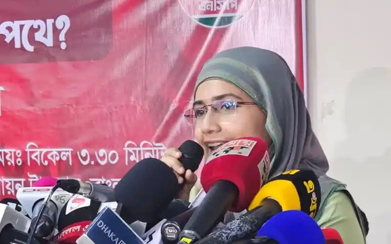সামান্তা শারমিন চ্যানেল আই অনলাইন সংবাদ সম্মেলনে বক্তৃতা দিচ্ছেন. Channel i News - চ্যানেল আই নিউজ