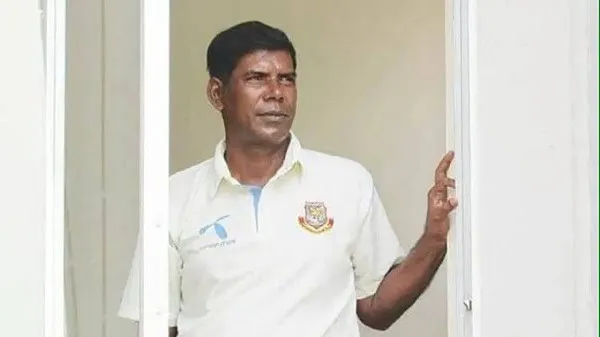 মস্তিষ্কে স্ট্রোকের মেয়েদের কোচ সারোয়ারের ছবি. Channel i News - চ্যানেল আই নিউজ