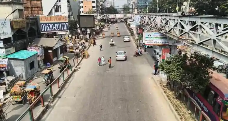 ঢাকা কলেজ ও আইডিয়াল কলেজের শিক্ষার্থীদের সংঘর্ষের দৃশ্য. Channel i News - চ্যানেল আই নিউজ