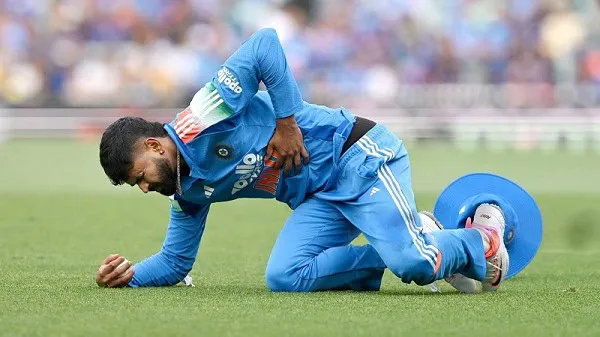 ক্রিকেটার আহত হয়ে মাঠে পড়ে আছেন, চিকিৎসার জন্য সহায়তা চাচ্ছেন. Channel i News - চ্যানেল আই নিউজ