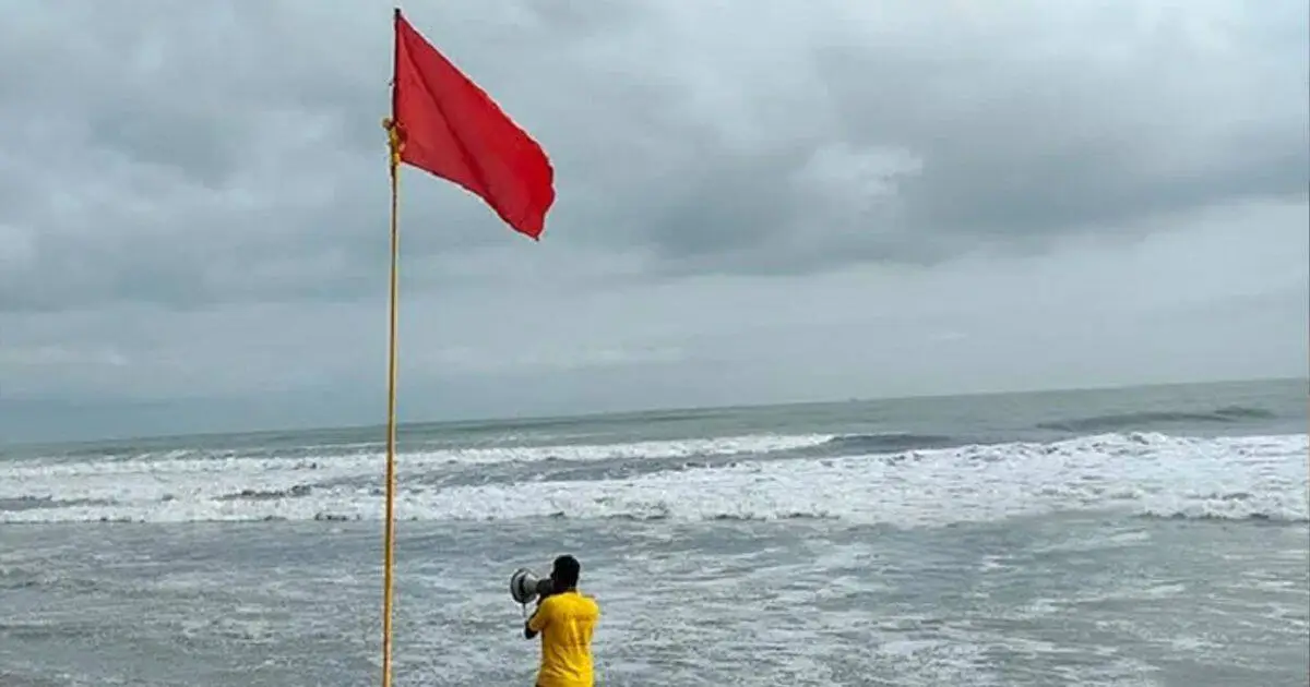 সমুদ্র সৈকত ও লাল পতাকা, সতর্ক সংকেত দেখাচ্ছে. Channel i News - চ্যানেল আই নিউজ