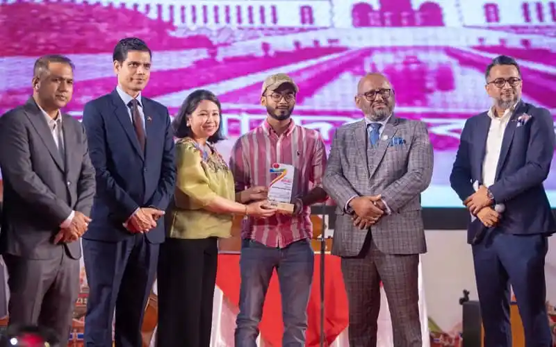 সাংবাদিকদের পুরস্কার বিতরণ অনুষ্ঠানে অংশগ্রহণকারী ব্যক্তিরা. Channel i News - চ্যানেল আই নিউজ