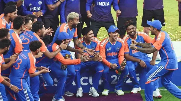 ভারতীয় ক্রিকেট দল জিতের উল্লাসে মেতে উঠেছে, ট্রফি জয়ের জন্য প্রস্তুত. Channel i News - চ্যানেল আই নিউজ
