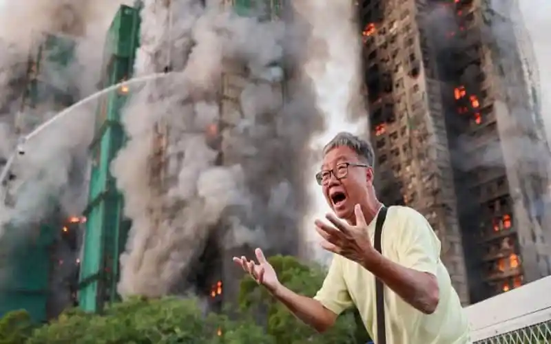 Hong Kong skyscrapers on fire with thick smoke, panicked woman reacts. Channel i News - চ্যানেল আই নিউজ