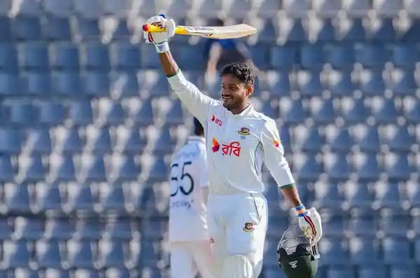 বাংলাদেশ ক্রিকেটার মাহমুদুল সেঞ্চুরি উদযাপন করছেন. Channel i News - চ্যানেল আই নিউজ