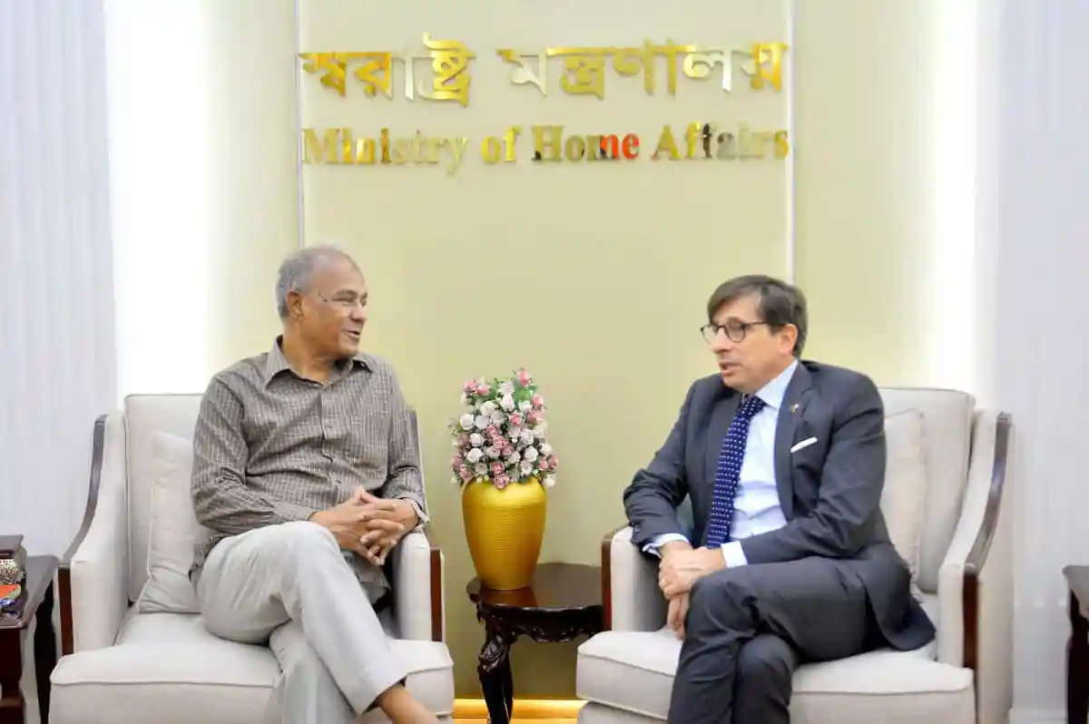 স্বরাষ্ট্র উপদেষ্টার সাথে ফায়ার সার্ভিসের সক্ষমতা উন্নয়নে আলোচনা. Channel i News - চ্যানেল আই নিউজ