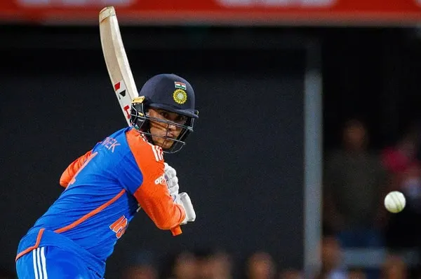 বাংলাদেশি ক্রিকেটার অভিষেক শর্মা ব্যাটিং করছেন. Channel i News - চ্যানেল আই নিউজ