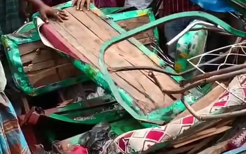 নোয়াখালীতে ট্রাক-সিএনজির মুখোমুখি সংঘর্ষের ছবি, আহত ও নিহতের খবর. Channel i News - চ্যানেল আই নিউজ