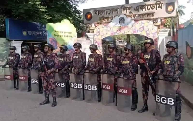 বিজিবি সদস্যরা ঢাকা ও আশপাশের জেলায় মোতায়েন, নিরাপত্তা ব্যবস্থা জোরদার. Channel i News - চ্যানেল আই নিউজ