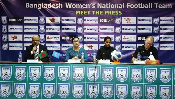 বাংলাদেশ নারী ফুটবল দলের প্রেস কনফারেন্সে চারজন কর্মকর্তা উপস্থিত. Channel i News - চ্যানেল আই নিউজ