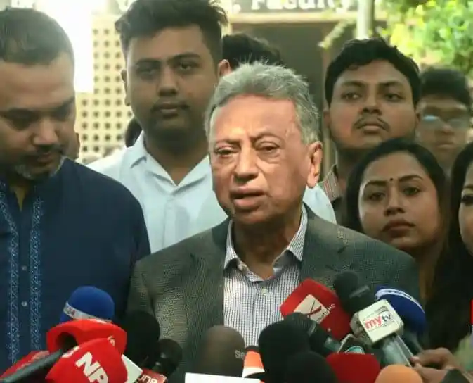 আমীর খসরু সংবাদ সম্মেলনে বক্তব্য দিচ্ছেন, সাংবাদিকরা উপস্থিত. Channel i News - চ্যানেল আই নিউজ