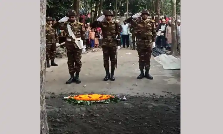 বীর মুক্তিযোদ্ধাদের স্মরণে সালাম ও শ্রদ্ধা নিবেদন করছে সেনা সদস্যরা. Channel i News - চ্যানেল আই নিউজ
