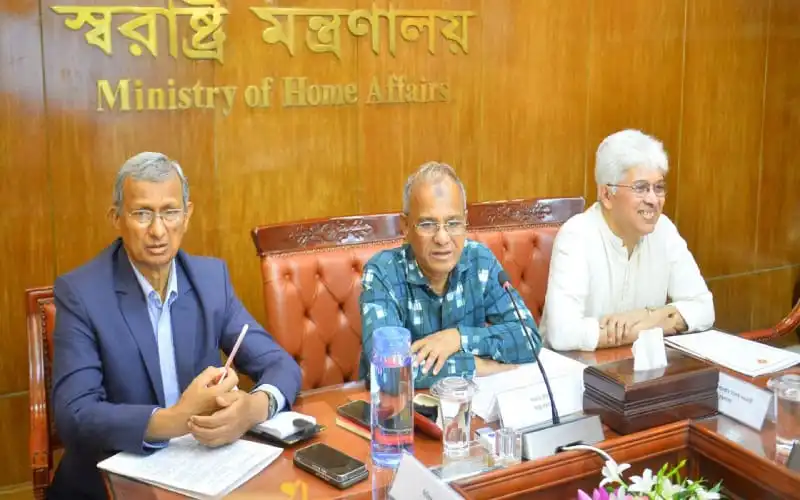 শেখ হাসিনার রায়ে কোনো অস্থিরতা নেই, বিজয় দিবসেও শঙ্কা নেই: স্বরাষ্ট্র উপদেষ্টা. Channel i News - চ্যানেল আই নিউজ