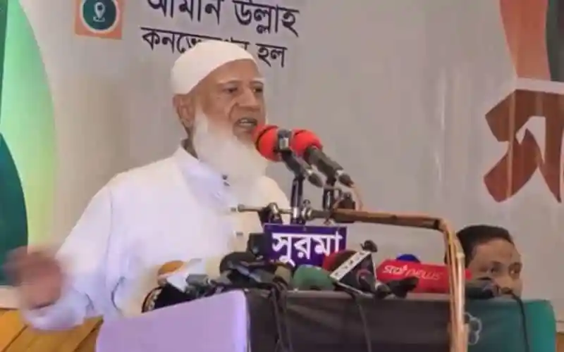 শফিকুর রহমান বক্তৃতা দিচ্ছেন, বিভিন্ন মিডিয়া ক্যামেরা ও মাইক্রোফোনের সামনে. Channel i News - চ্যানেল আই নিউজ